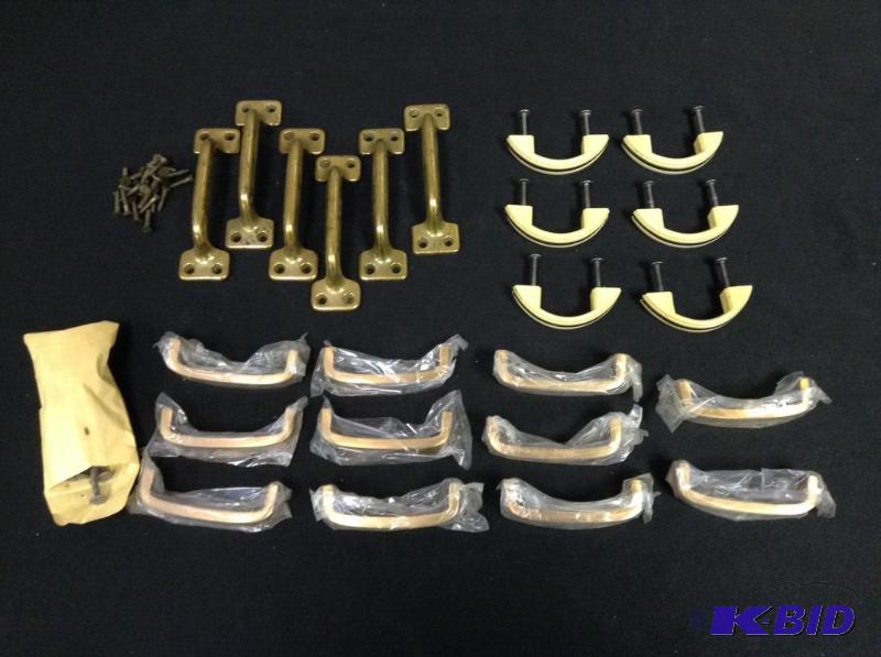 lot 58 image: Vintage Drawer Pulls