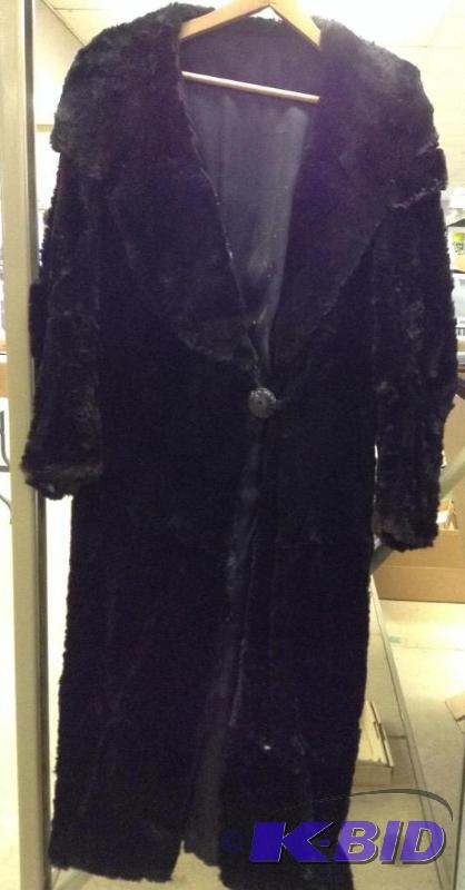 lot 77 image: Vintage Womens black fur coat - full length