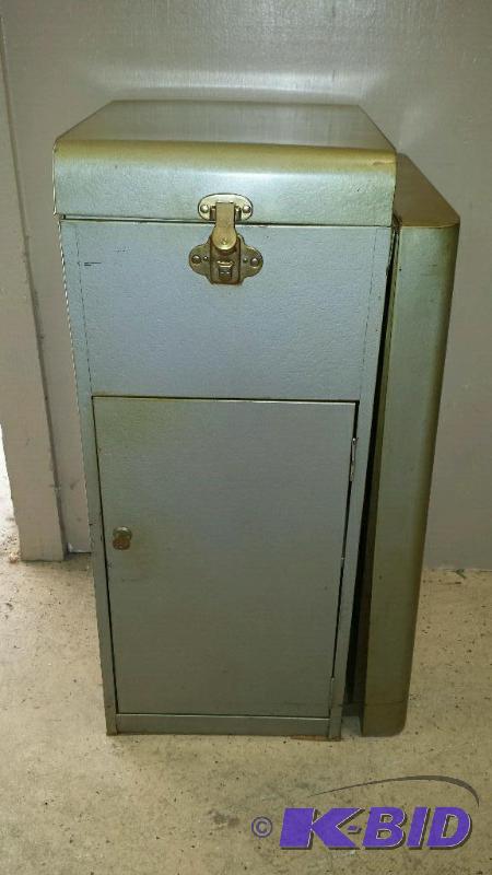 lot 80 image: Vintage Metal Folding Desk