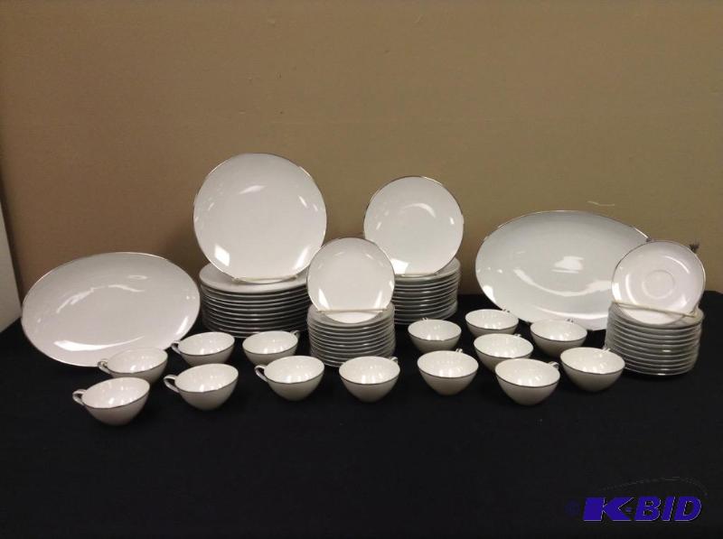 lot 89 image: 64 Piece Noritake Fremont China Dinnerware
