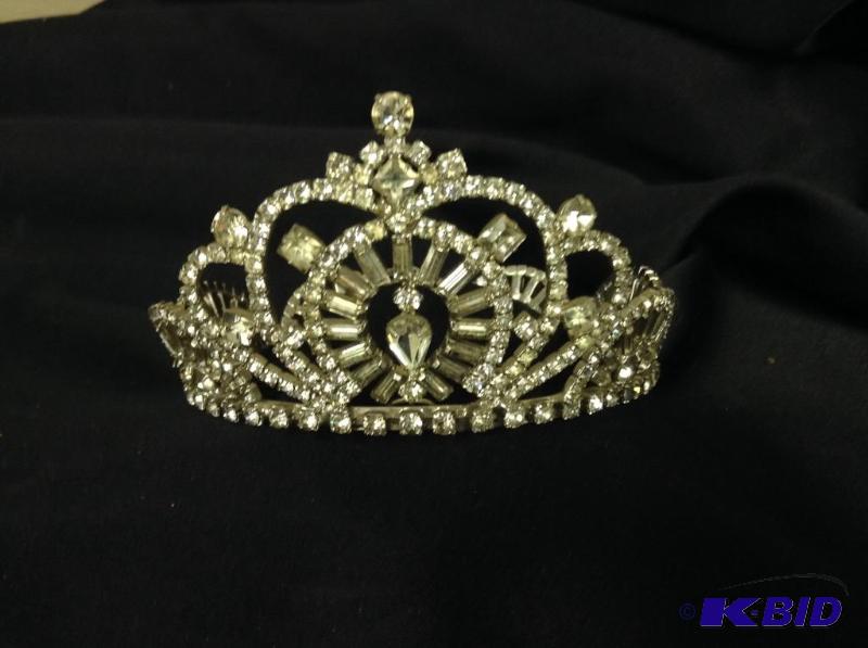 lot 9 image: Vintage childs rhinestone tiara