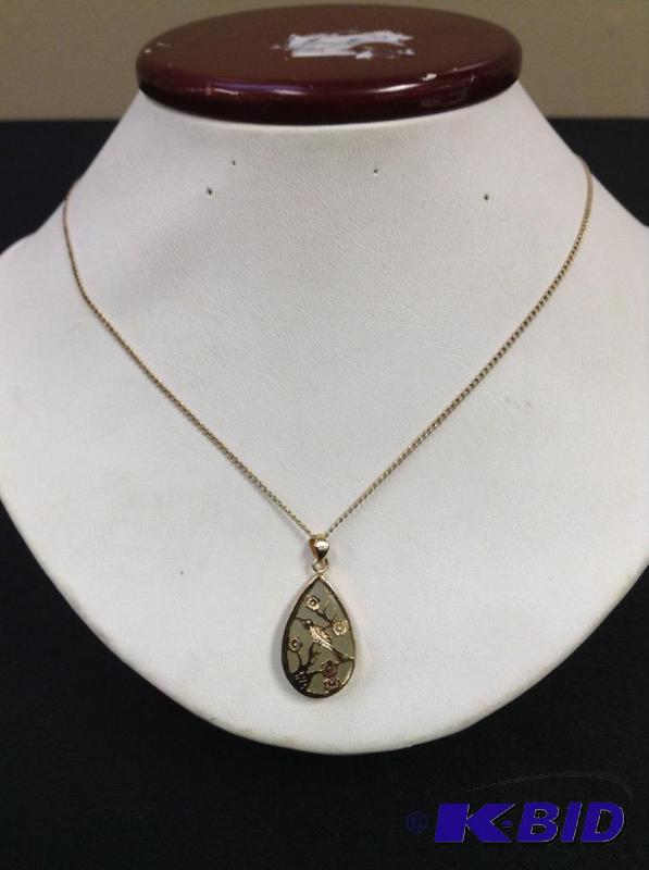 lot 93 image: 12kt Yellow Gold Necklace with Stone & Bird Pendant