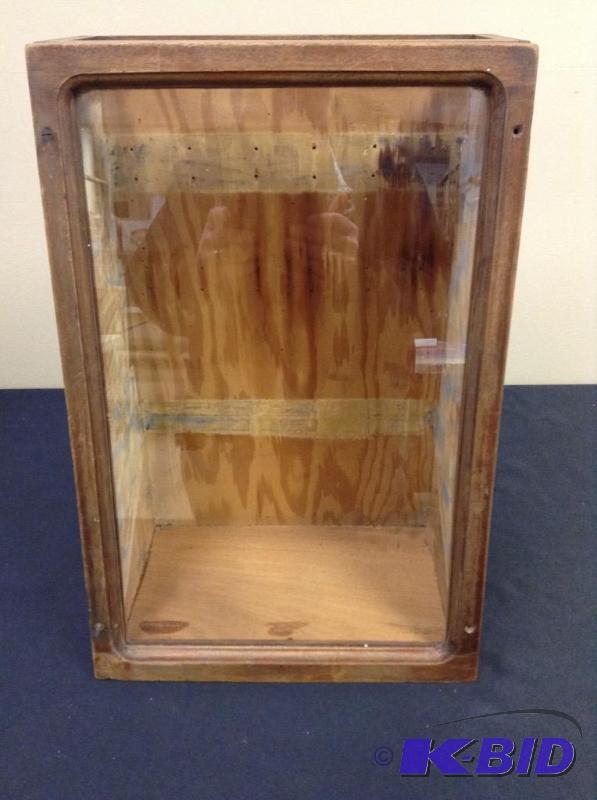 lot 95 image: Vintage Glass Front & Top Display Case