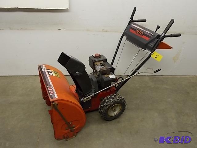 lot 5 image: MTD 524 5 hp, 24", 2-Stage Snow Blower,...