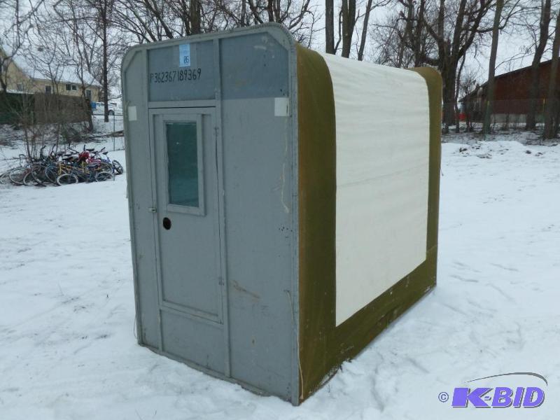 lot 1 image: Nice four hole&nbspcollapsible&nbspcanvas a...