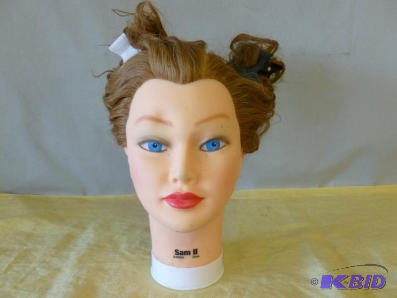 lot 13 image: Burmax beauty school mannequin&nbsptraining ...