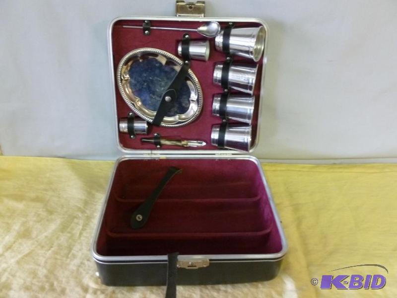 lot 54 image: Vintage Executair&nbsp101 portable bar set, ...