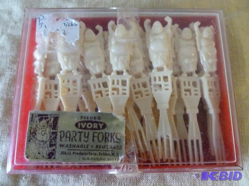lot 67 image: Vintage Jeral Products Pseudo Ivory Party For...
