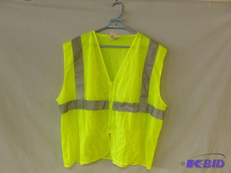 lot 70 image: Nice mesh construction safety vest size XXL, ...