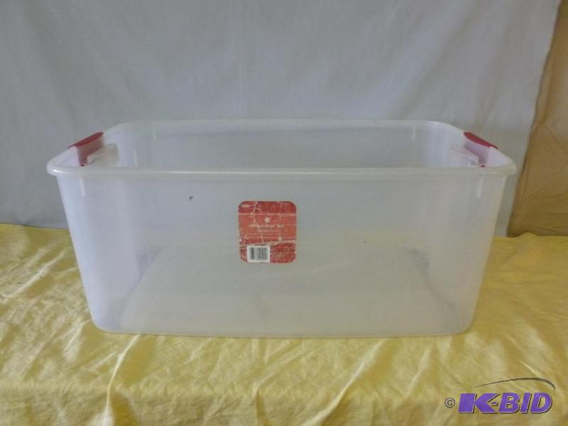 lot 87 image: Large Sterlite&nbsp116 quart plastic storage...