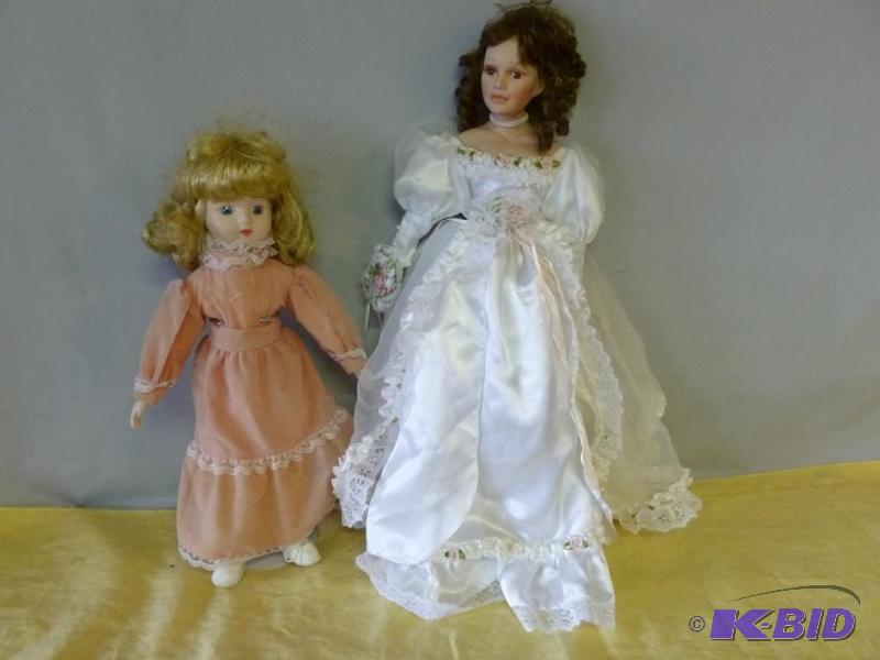 lot 88 image: Lot of two collectible porcelain dolls on met...