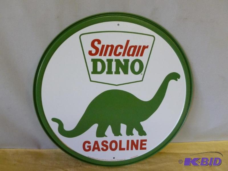 lot 9 image: Collectible Sinclair Dino Gasoline&nbspmetal...