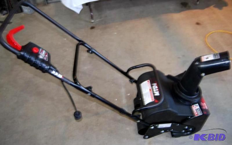 MTD 14&quot Electric Snowblower, manual chut...