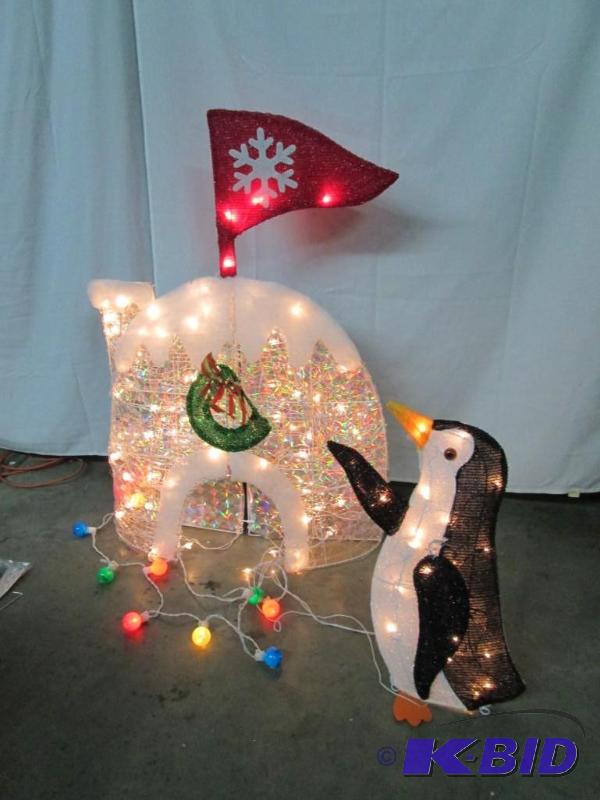 Alcove Lighted Penguin Igloo