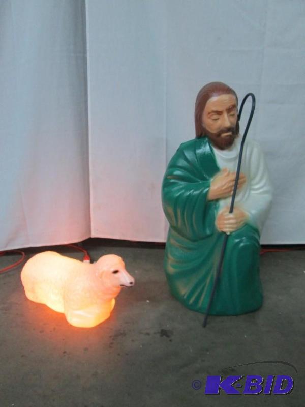 28 Nativity Shepard w Sheep