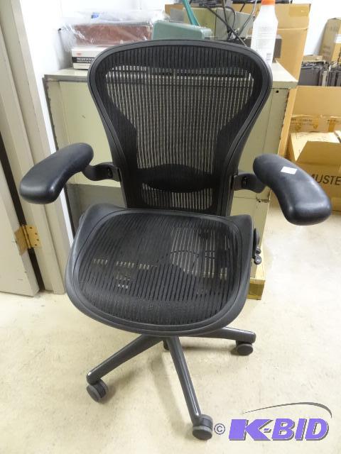 lot 1 image: Herman Miller Aeron Office Chair AE123AWA...