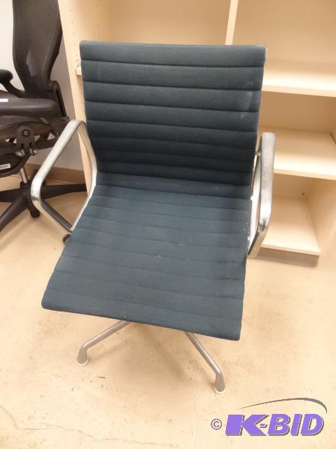 lot 109 image: Herman miller Eames aluminum frame office cha...
