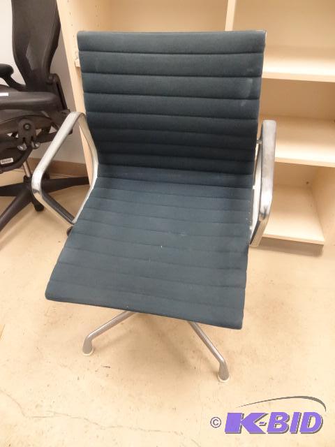 lot 110 image: Herman miller Eames aluminum frame office cha...