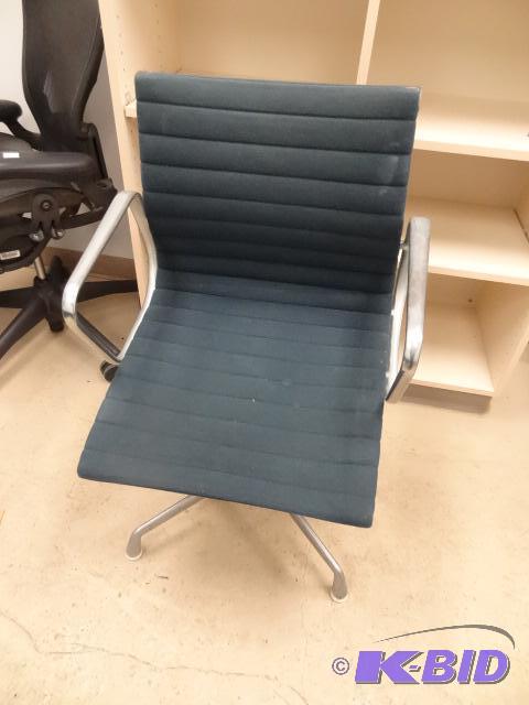 lot 115 image: Herman miller Eames aluminum frame office cha...
