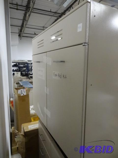 lot 185 image: Metal Office Cabinet 2 Doors on Bottom 2 Slid...