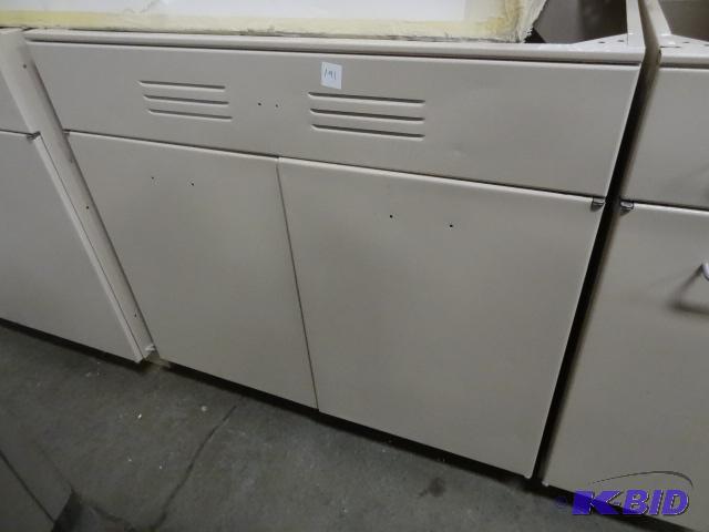 lot 191 image: 2 Door Metal Cabinet 36 X 25 X 35...