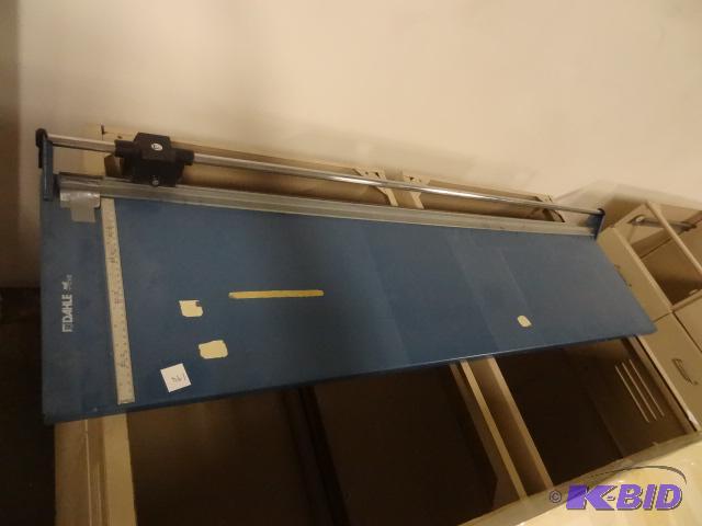 lot 194 image: Lodahl 48" Paper Cutter...