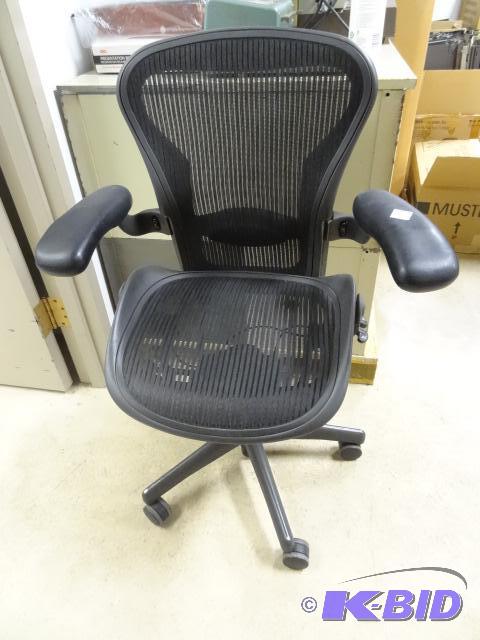 lot 2 image: Herman Miller Aeron Office Chair AE123AWA...