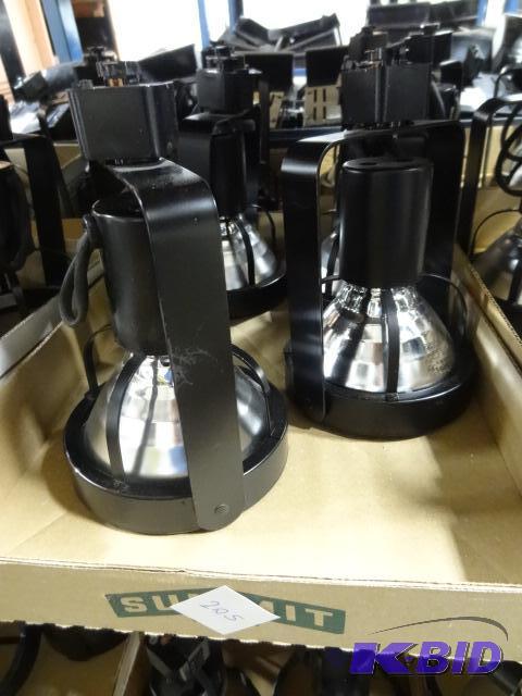 lot 206 image: 4 Track Lights. E61883 V690...