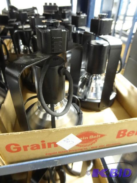 lot 208 image: 4 Track Lights. E61883 V690...