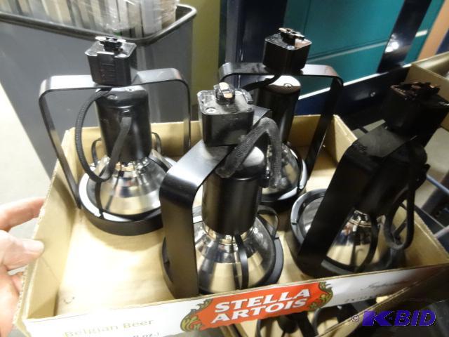 lot 214 image: 4 Track Lights. E61883 V690...