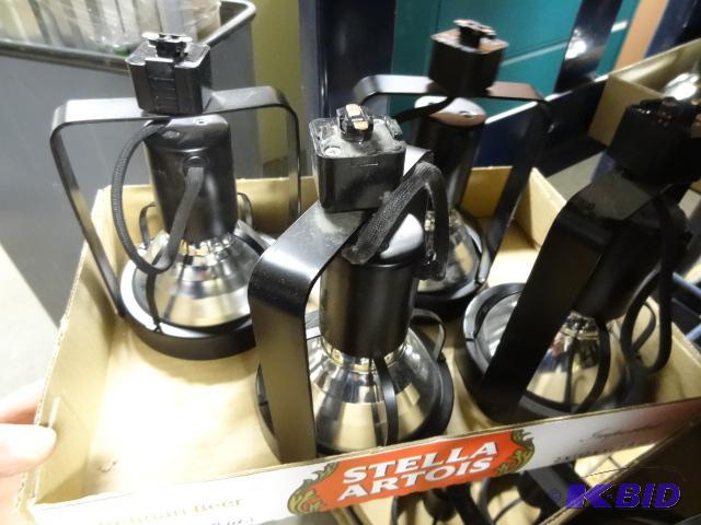 lot 215 image: 4 Track Lights. E61883 V690...