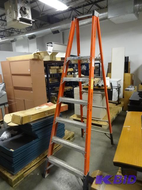 lot 229 image: Werner Fiberglass Ladders 8" Ladder...