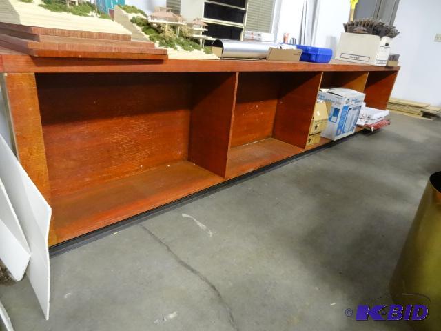 lot 272 image: Laminate Shelving Unit. Comes with 8 Glass Sh...