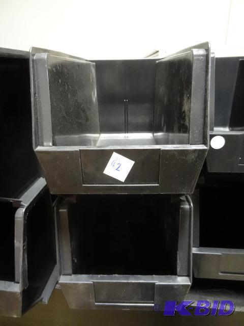 lot 42 image: Quantum Storage BIn Ultra 265 8 X 18 X 9 Qty ...