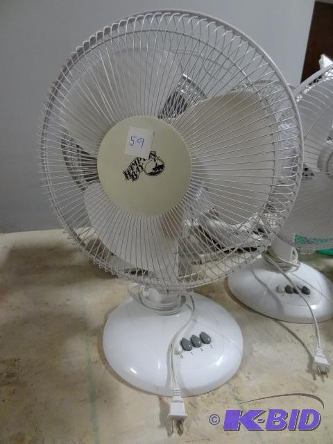 lot 59 image: Hampton Bay 12" Table Fan Works...