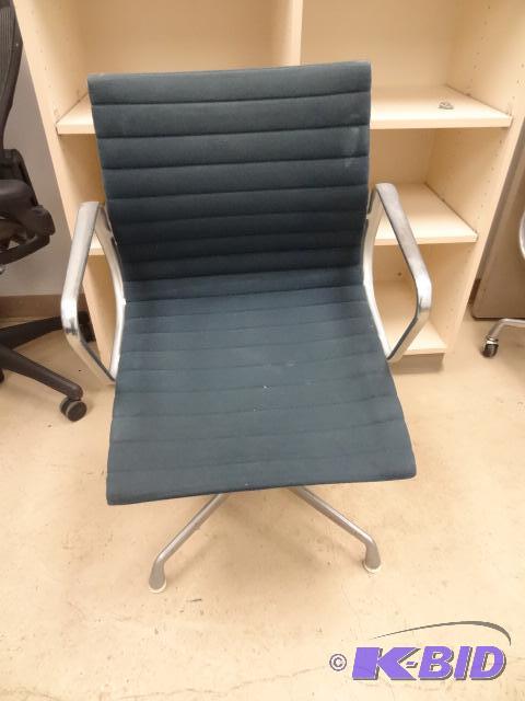 lot 64 image: Herman Miller Eames aluminum frame office cha...
