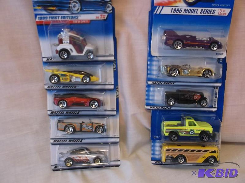 Lot with 10 collectable Hot Wheels new in pac...