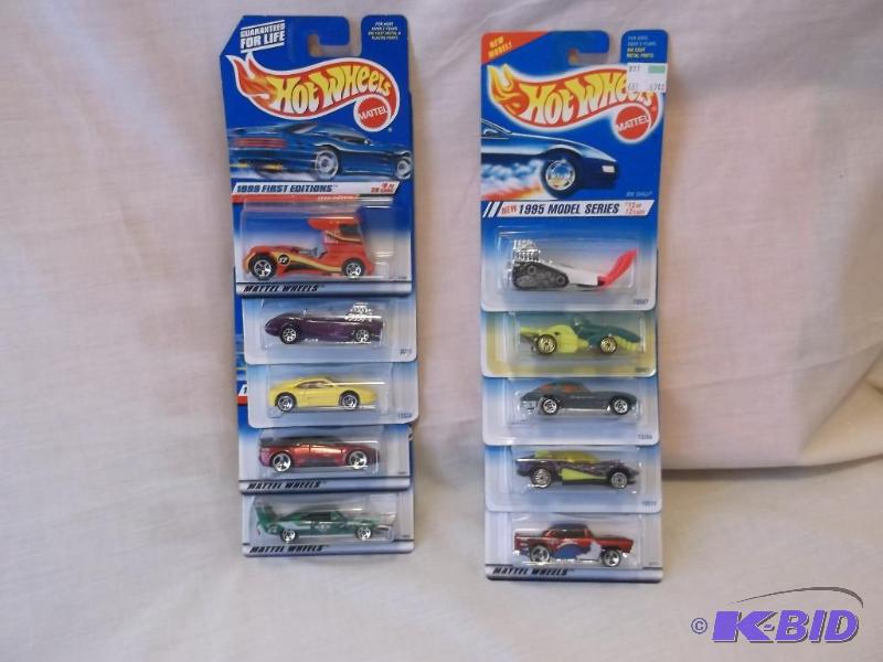 Lot with 10 collectable Hot Wheels new in pac...