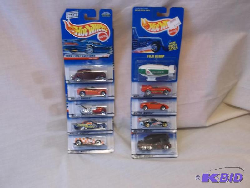Lot with 10 collectable Hot Wheels new in pac...