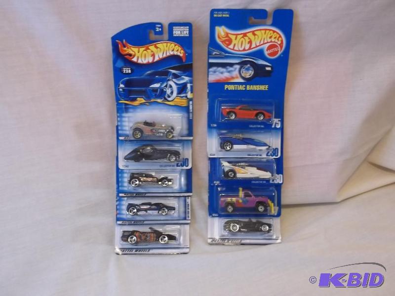 Lot with 10 collectable Hot Wheels all new in...