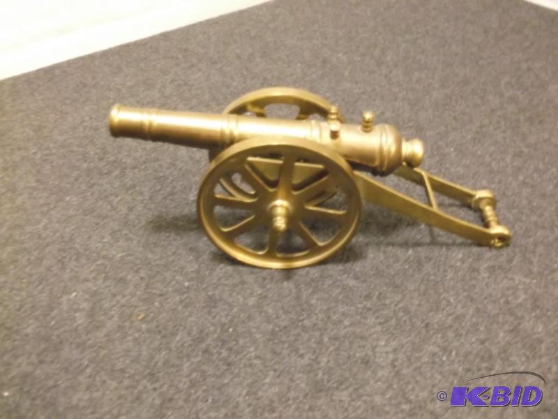 Large solid brass canon 9 34&quot L x 3 12...