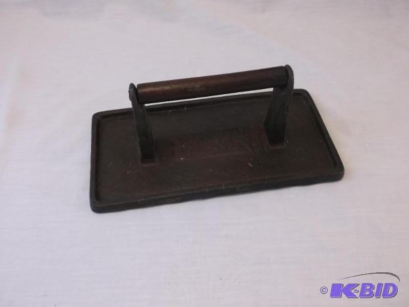 Charcoal Companion cast iron bacon press in g...