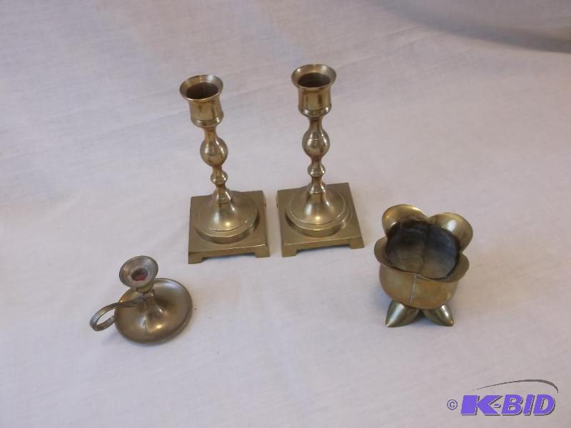Lot with 4 solid brass candle holders one mar...