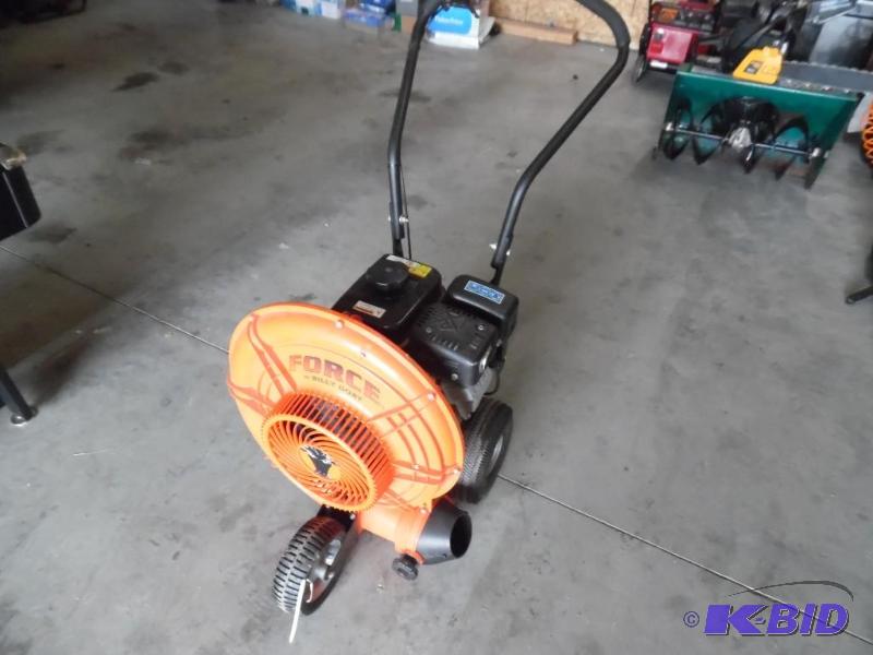 leaf blower