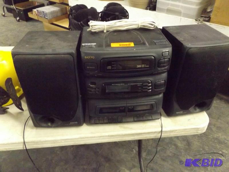 lot 255 image: SANYO Boom Box