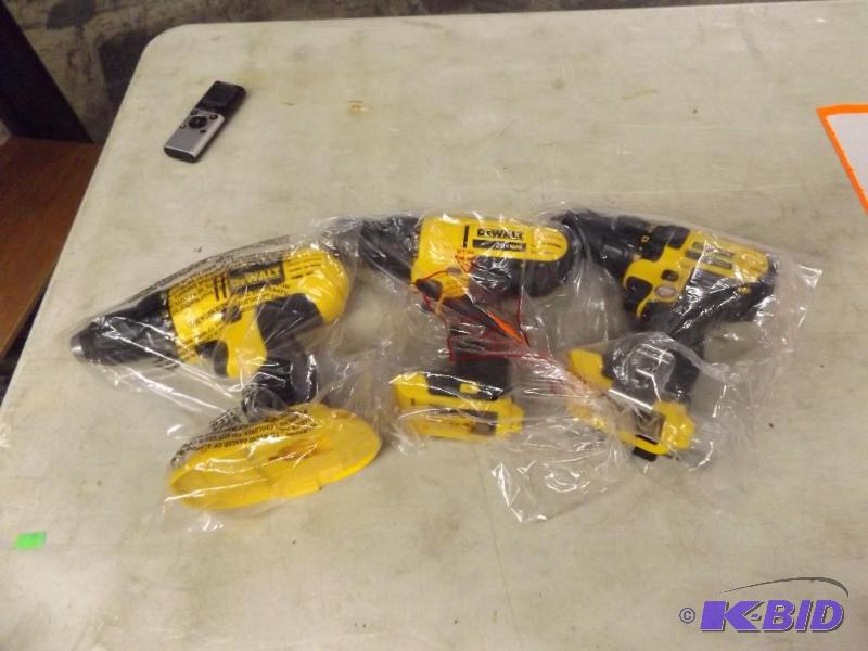lot 262 image: Three Dewalt drills - batteries not included