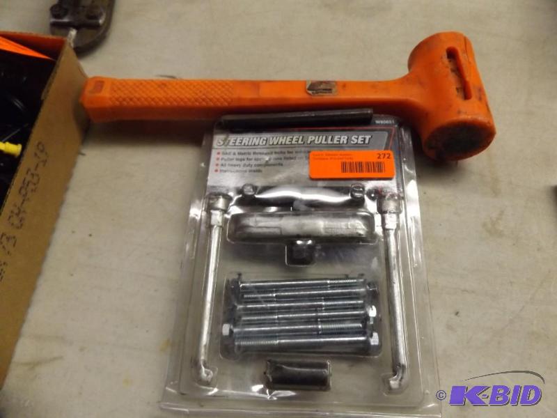 lot 272 image: Misc - Steering Wheel Puller Set, small chisel, hammer