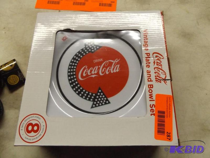 lot 287 image: Coca-cola Vintage Plate and Bowl set
