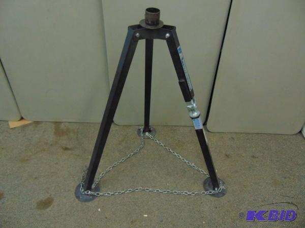 lot 15 image: BAL 25037 King Pin Gooseneck Tripod Stabilize...