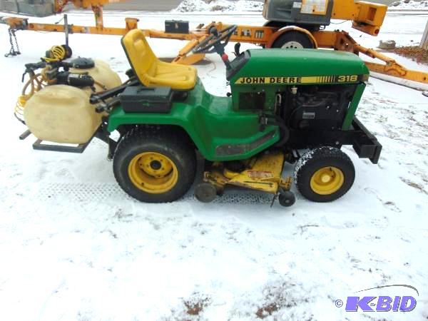 lot 46 image: John Deere 318 Lawn Tractor   48" Mower ...